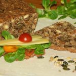 Kerniges Nussbrot Grundrezept (Low Carb / Keto)