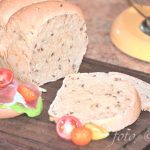 Weizen-Roggen-Toastbrot mit Körnern