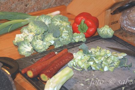 Maultaschenpfanne mit Gemüse und Huhn