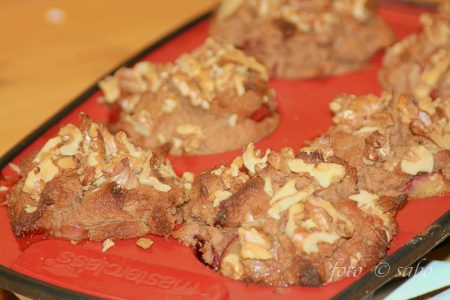 Saftige Pflaumen-Zimt-Muffins mit Aprikosenkernmehl (Low Carb / Keto)