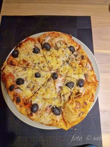 Pizza im Ninja Artisan Outdoor Pizzaofen