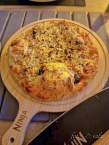 Pizza im Ninja Artisan Outdoor Pizzaofen