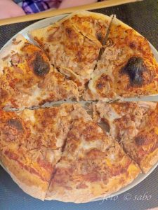 Pizza im Ninja Artisan Outdoor Pizzaofen