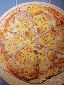 Pizza im Ninja Artisan Outdoor Pizzaofen